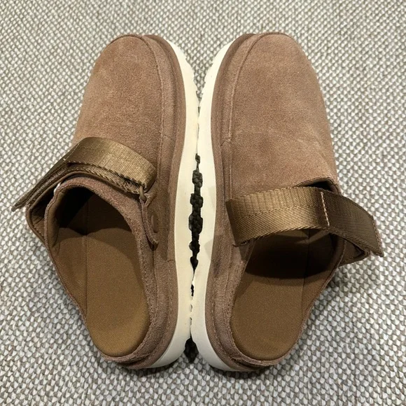UGG Women's Goldenstar Clog NWOT